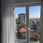 Lullaby - Balcony View & Private Garage Apartman *