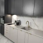 Lullaby - Balcony View & Private Garage