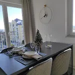 Lullaby - Balcony View & Private Garage *