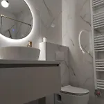 Lullaby - Balcony View & Private Garage Lägenhet