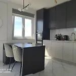 Lullaby - Balcony View & Private Garage Lägenhet