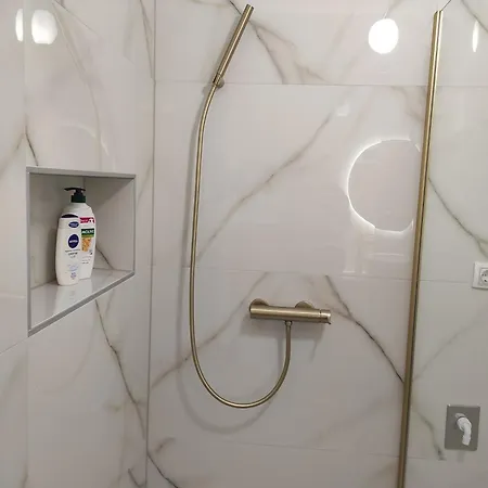 Apartmán Lullaby Apartment, Moderan Stan Sa Dvije Spavace Sobe I Privatnom Garazom