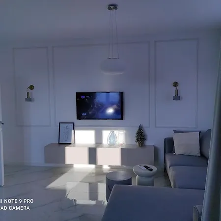 아파트 Lullaby Apartment, Moderan Stan Sa Dvije Spavace Sobe I Privatnom Garazom