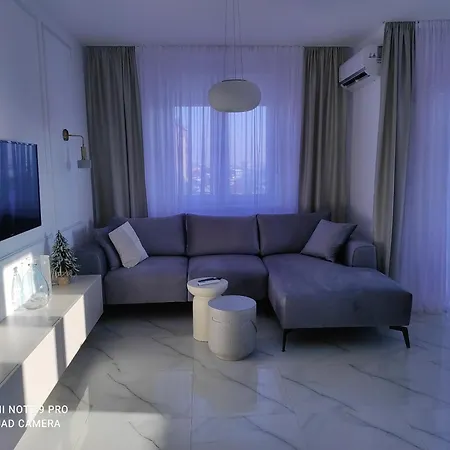 아파트 Lullaby Apartment, Moderan Stan Sa Dvije Spavace Sobe I Privatnom Garazom *