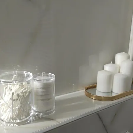 Lullaby Apartment, Moderan Stan Sa Dvije Spavace Sobe I Privatnom Garazom Apartmán *