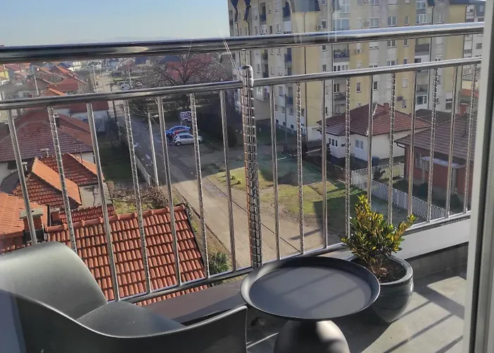 Lullaby - Balcony View & Private Garage *