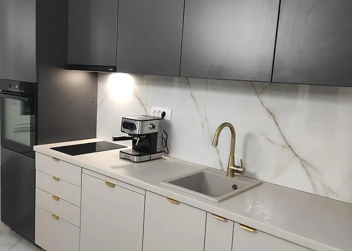 Lullaby - Balcony View & Private Garage