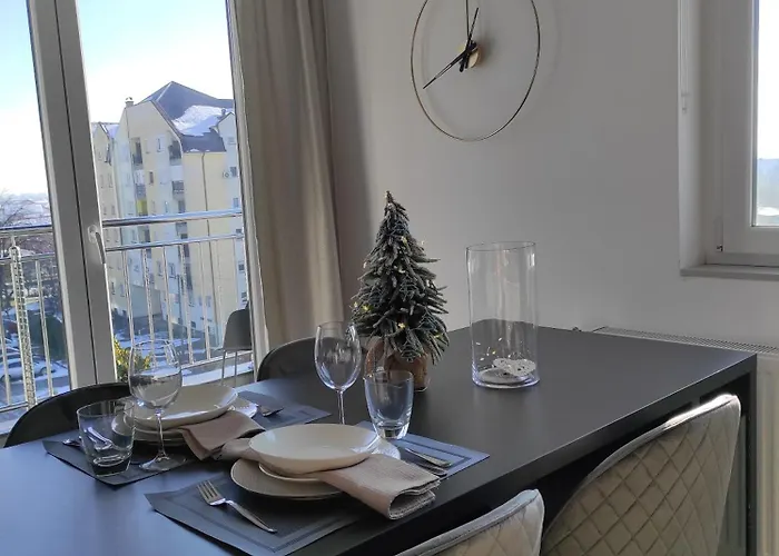 Lullaby - Balcony View & Private Garage *