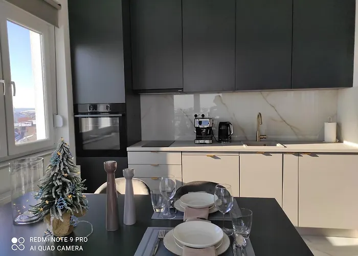 Lullaby - Balcony View & Private Garage شقة *