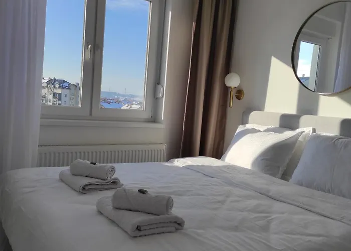 Lullaby - Balcony View & Private Garage *