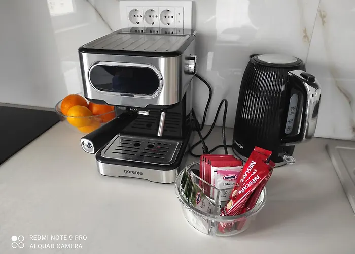 Lullaby - Balcony View & Private Garage