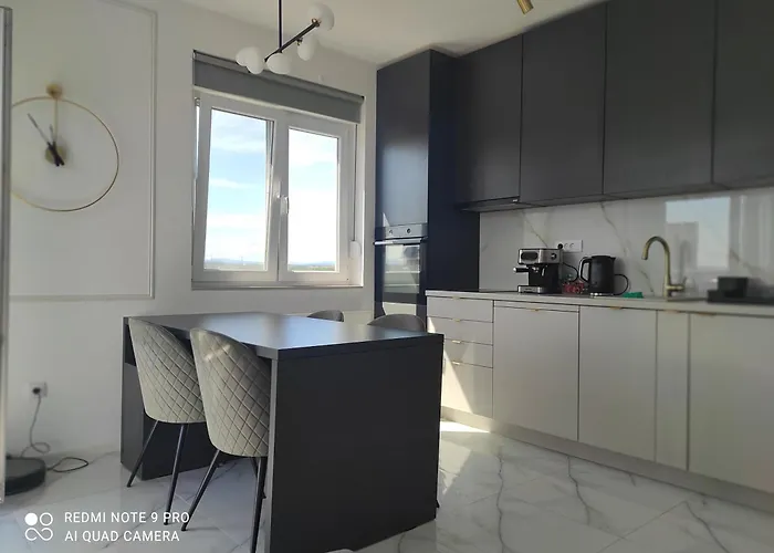 Lullaby - Balcony View & Private Garage شقة